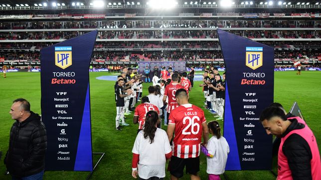 estudiantes volvio a uno tras el titulo y tuvo su pasillo de campeon