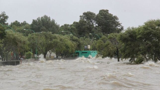 lanzan una nueva alerta por la crecida del rio de la plata en ensenada