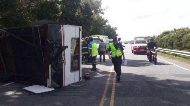 otro colectivo involucrado en un fuerte accidente en la ruta 2: hay tres heridos