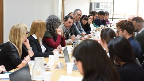 Docentes exigen la reapertura de paritarias a la Provincia y presionan por una suba antes de fin de año Docentes exigen la reapertura de paritarias a la Provincia y presionan por una suba antes de fin de año