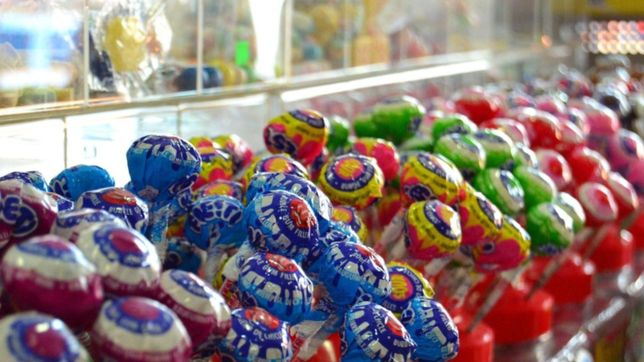 motochorros armados saquearon un kiosco de la plata en 15 segundos y se dieron a la fuga