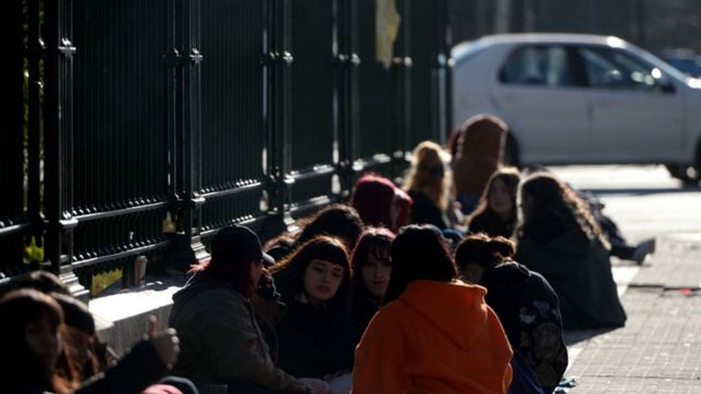 estudiantes del normal 1 y un nuevo frazadazo por las nefastas condiciones del colegio