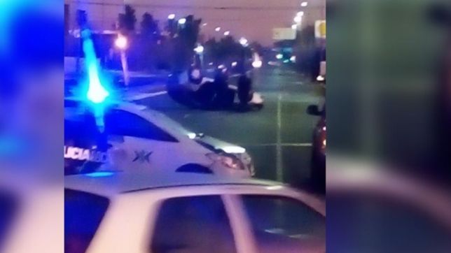 tremendo vuelco de un auto y corte del transito en camino centenario