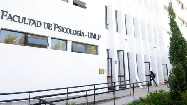 dos agrupaciones pelean voto a voto la conduccion del centro en la facultad de psicologia