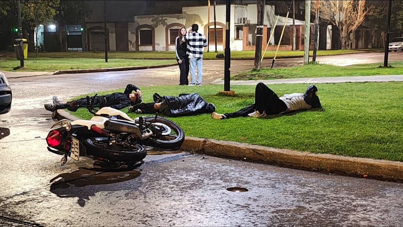 La Plata- tres menores robaron una moto y chocaron a pocas cuadras mientras escapabanUn insólito (1)