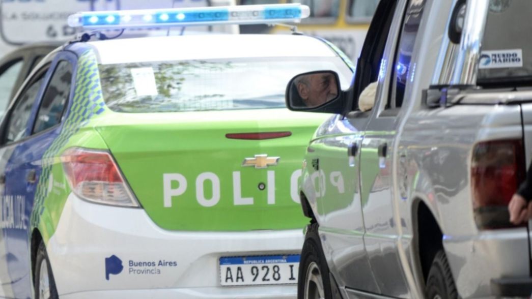 Rompieron los vidrios de una camioneta y robaron dos valijas llenas de plata