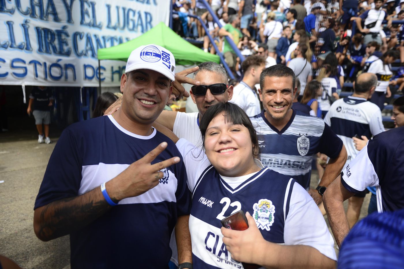 Gimnasia Estudiantes clásico hinchas 2