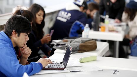 Intercambio de comisiones, bibliografía y más: la plataforma que es furor en la Facultad de Derecho