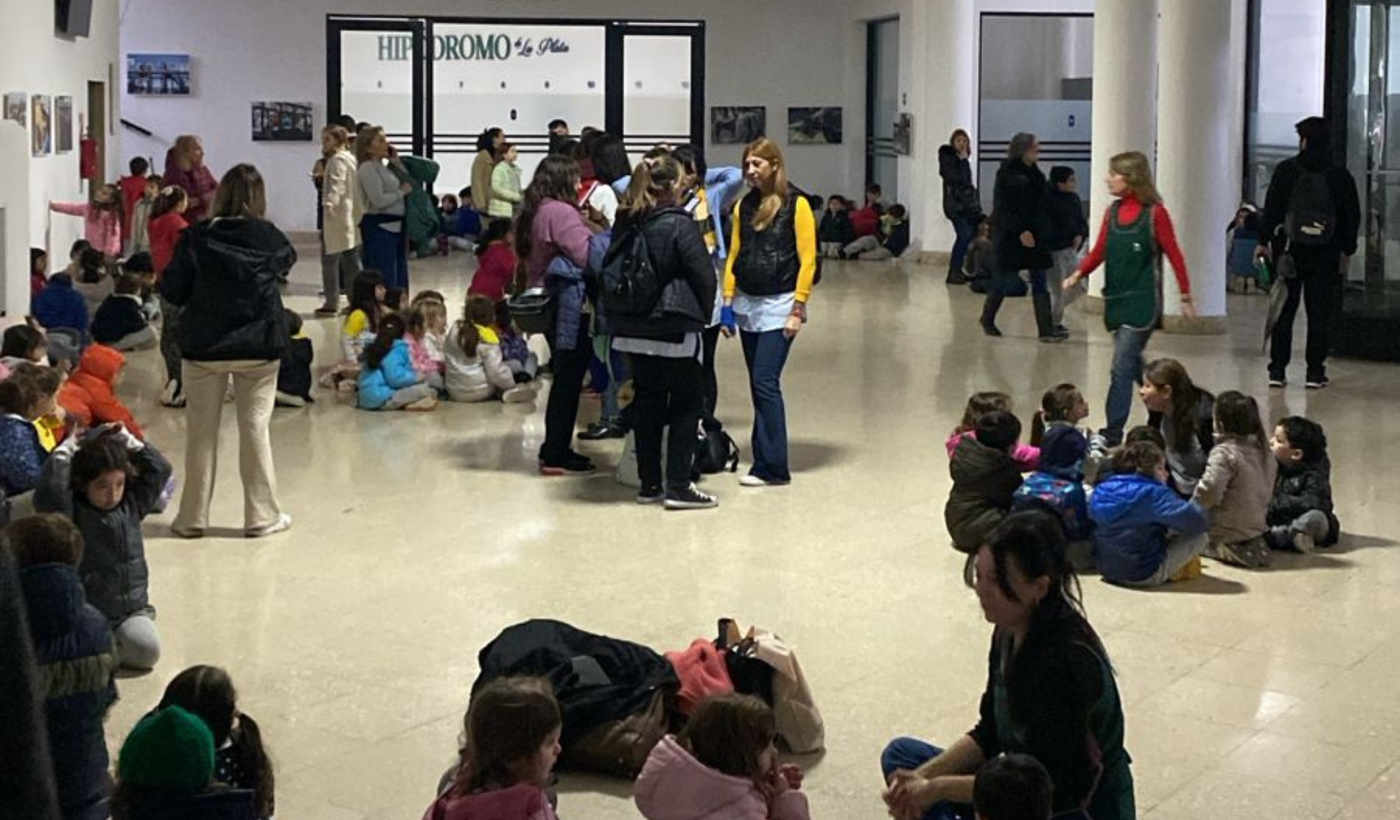 Portada evacuados Hipódromo.png