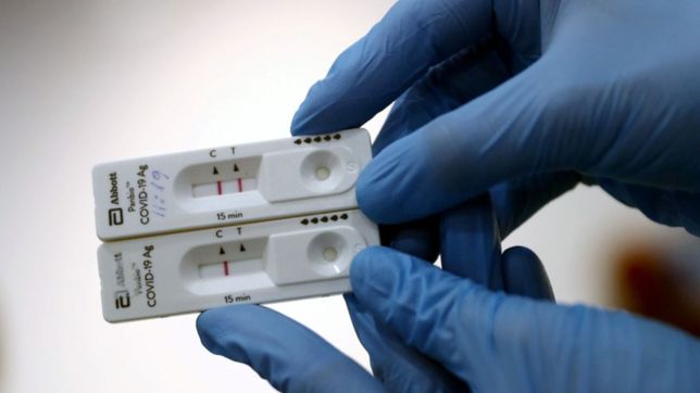 descienden los contagios de covid en argentina pero vuelven a aumentar las muertes