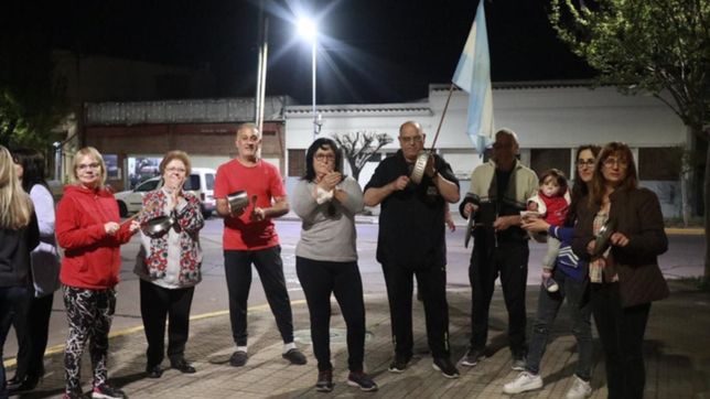 con bocinas y cacerolas, vecinos de la plata hicieron un alarmazo contra la inseguridad