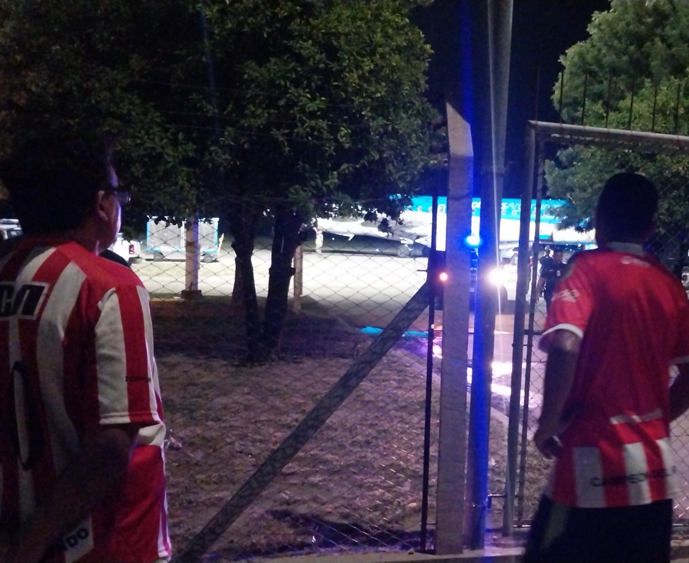 Los hinchas de Estudiantes no pudieron recibir al plantel.