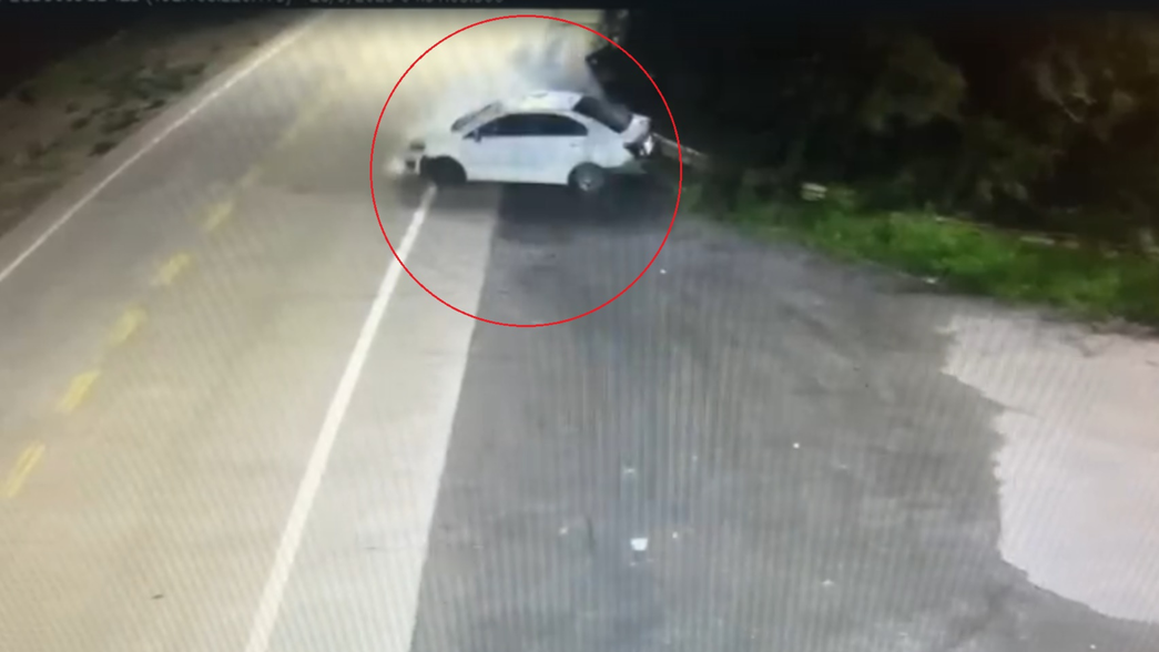 Un policía chocó en Ensenada y le encontraron drogas y alcohol en el auto