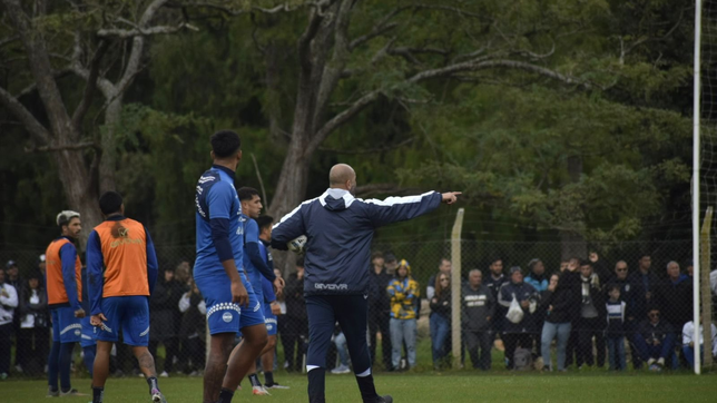 no viajo a mendoza y gimnasia esta terminando de cerrar su salida del club
