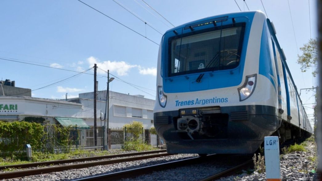 Desde el lunes será obligatorio reservar lugar para viajar en tren de La Plata a Capital