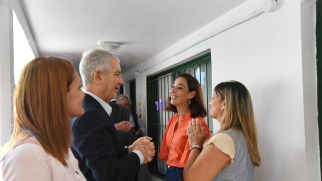 julio alak recorrio escuelas de villa elvira en el marco del plan de obras en 80 establecimientos