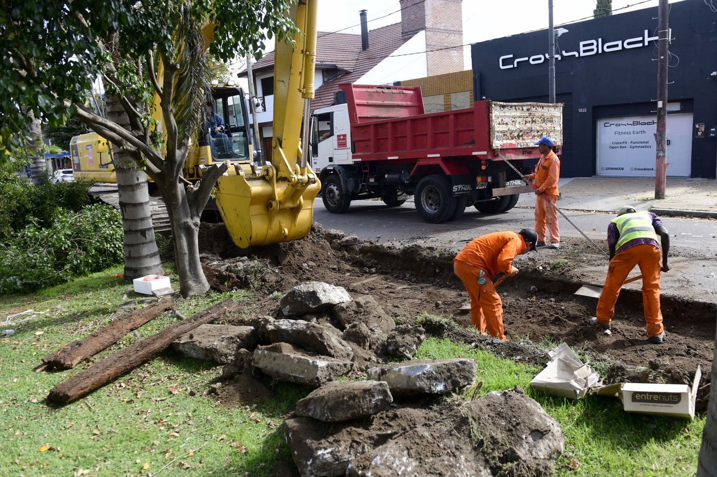 obras avenida 60 los hornos 13.JPG