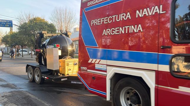 desplegaron un amplio operativo para trasladar el proyectil hallado en el rio de la plata