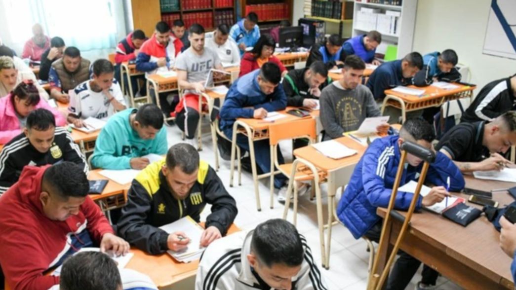 Presos de cárceles bonaerenses rindieron pruebas para entrar a estudiar a la UNLP