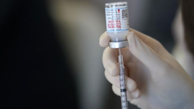 moderna aseguro que el refuerzo de su vacuna es efectivo contra la cepa omicron