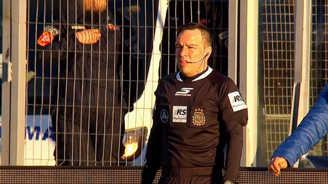 la furia de los hinchas de gimnasia que desato los fallos arbitrales en el bosque