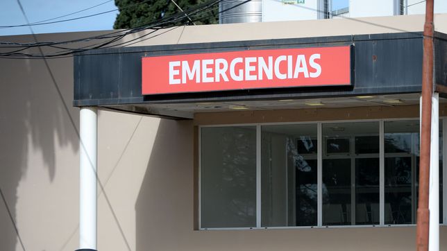 revelan que la motociclista embestida por un auto en el camino rivadavia esta en estado critico