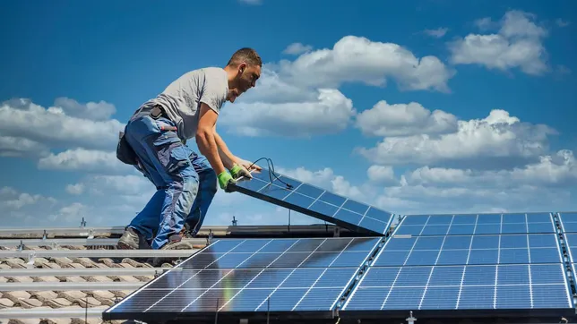 proponen descuentos en las tasas para las empresas que usen paneles solares