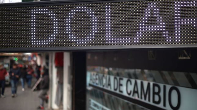 el dolar blue pego otro salto y bate records: ¿a cuanto cotiza en la plata?