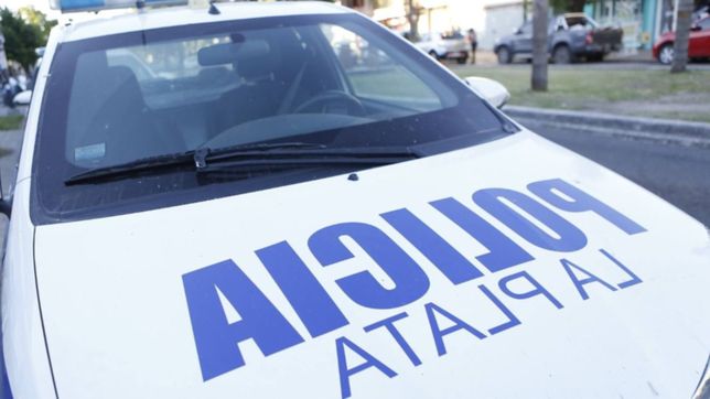 se resistio a un control policial tratando de apunalar a los agentes, pero lo detuvieron