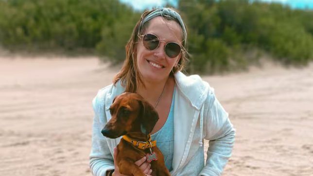 una periodista que estudio en la plata cayo desde un acantilado en mar del plata y murio