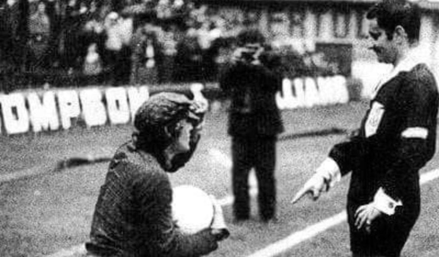 Guillermo Nimo advirtiendo a Hugo Gatti.
