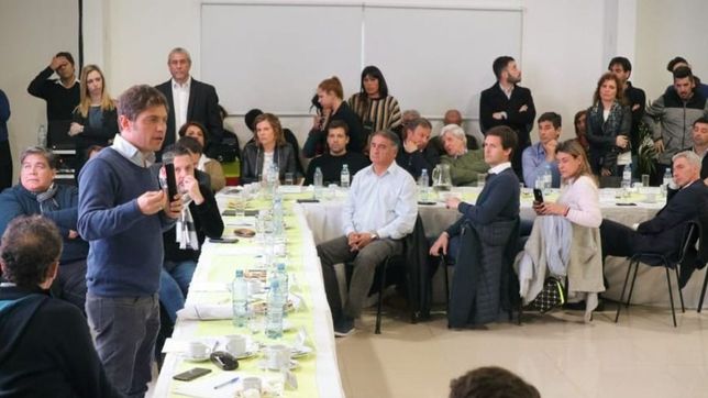 con traje de candidata, saintout estuvo en la reunion de kicillof con los intendentes