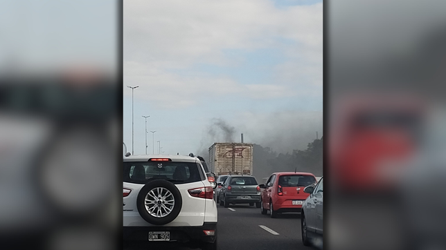 un corte en la autopista complico el regreso a la plata