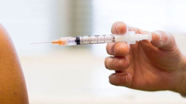 con horario de invierno y entrega de numeros, asi seguira la campana de vacunacion en la plata