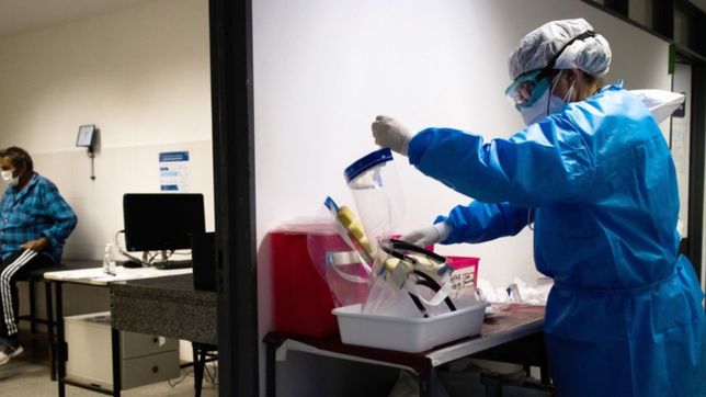 un asesor del gobierno afirmo que termina en buena parte la pandemia pero el virus queda