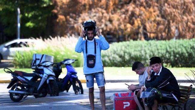 el duro calculo detras del trabajo en apps: un delivery necesita repartir 461 pedidos para sostener un hogar
