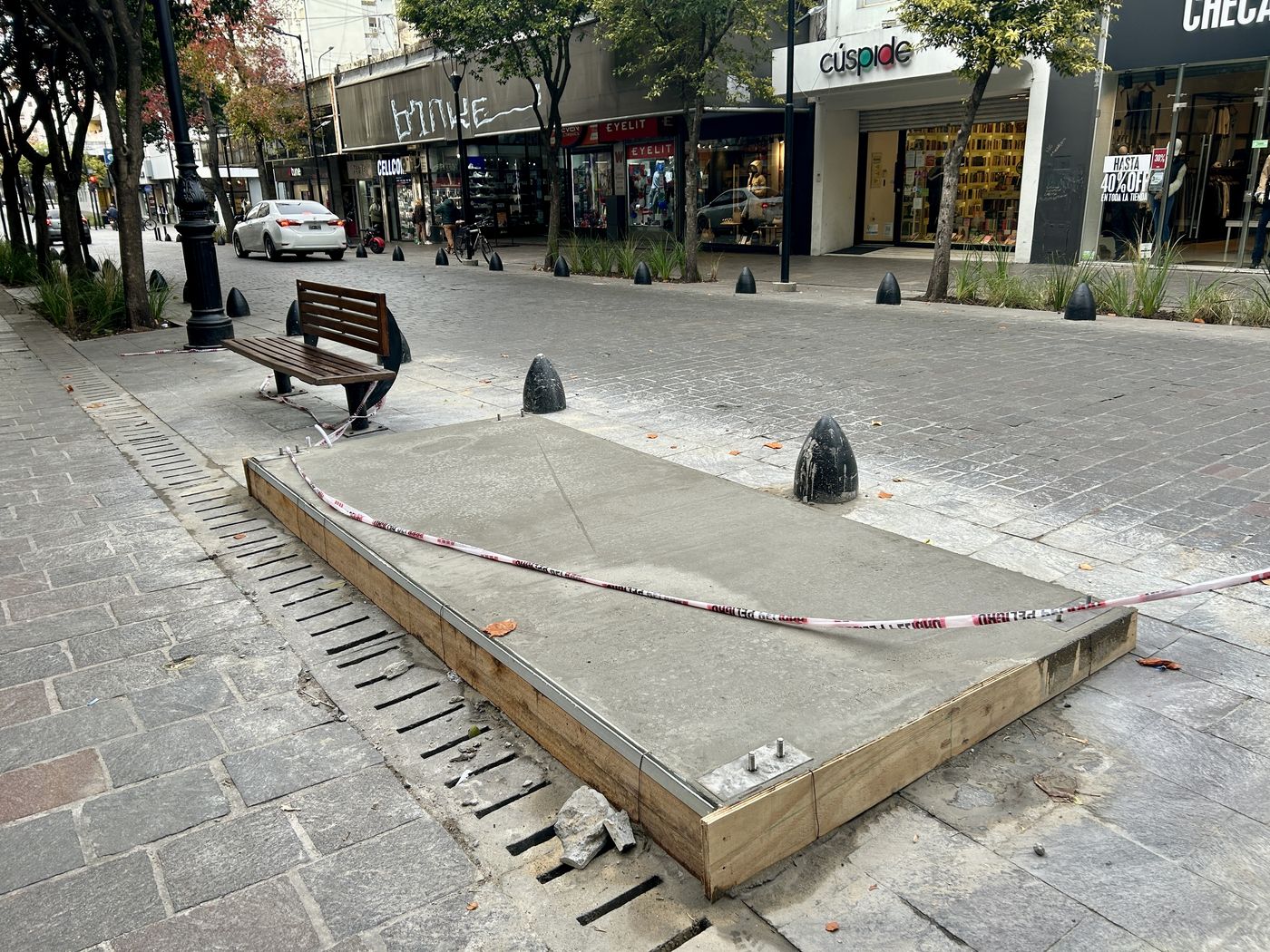 Comenzaron las obras de reconversión de los puestos de diarios en el centro de La Plata