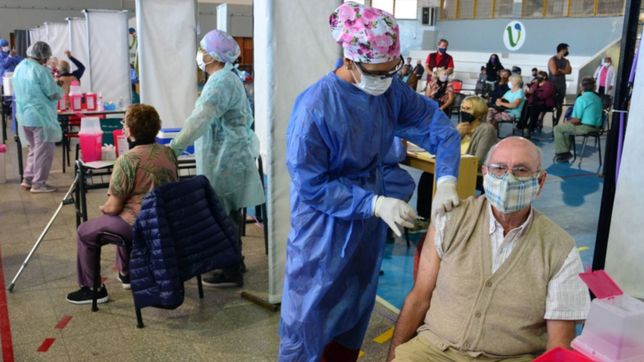 en alerta por la cepa omicron, un pais de europa obligara a vacunarse contra el covid-19