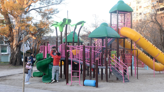 ¿por que no repusieron los juegos en plaza san martin y que va a pasar en las plazas italia y rocha?