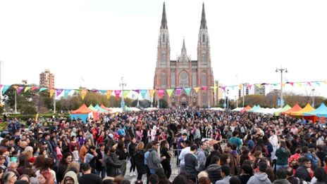 Música, ferias y gastronomía: el Festival de la Familia cierra las vacaciones en La Plata