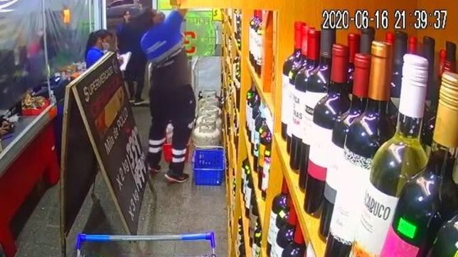 apartan a tres agentes municipales denunciados por robar en un comercio de la plata