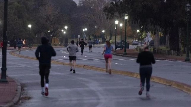 ocho de cada diez platenses dicen que quieren salir a correr por las plazas en cuarentena