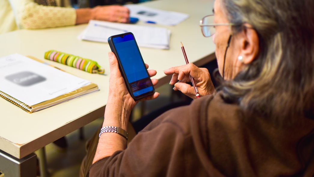 Cursos gratuitos de PAMI en universidades de La Plata: cómo inscribirse y qué opciones hay