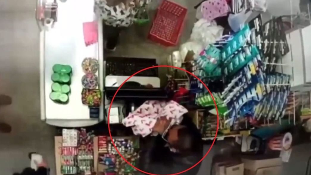 VIDEO: Nuevo ataque del ladrón de celulares que jaquea a comerciantes de La Plata