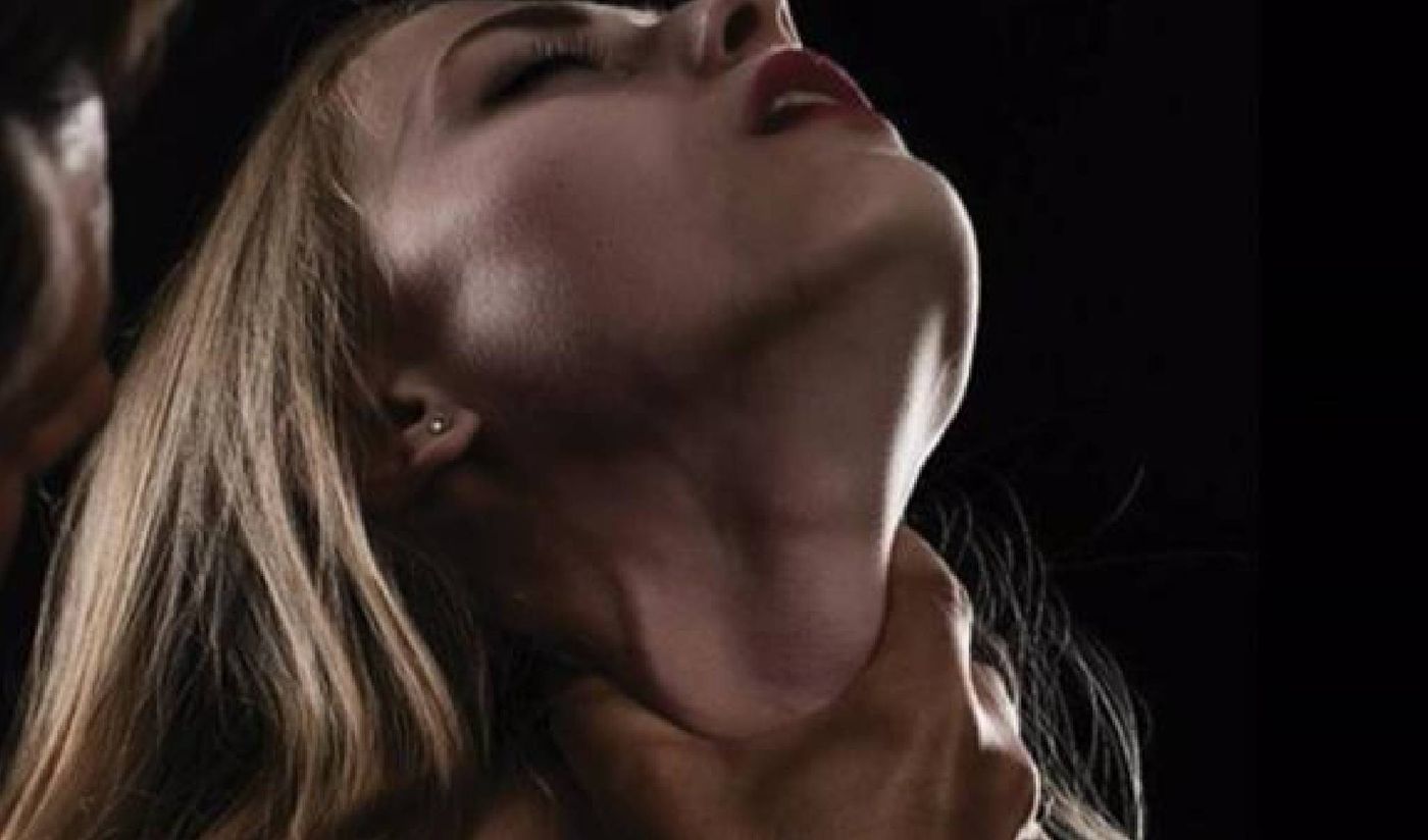 La asfixia er&oacute;tica implica obstruir parcialmente la respiraci&oacute;n para intensificar el placer sexual.