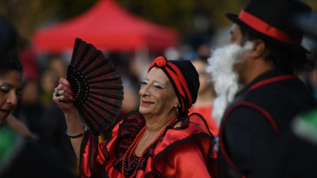 Con una feria, bandas en vivo y mucho candombe, la comparsa Lonjas 932 festeja sus 20 años en La Plata