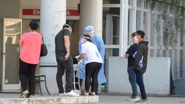 en el sanatorio argentino rechazan hasta cuatro personas por dia por falta de camas
