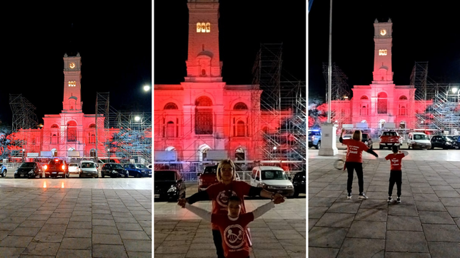 el palacio municipal de la plata se tino de rojo para visibilizar la lucha por el sindrome de digeorge