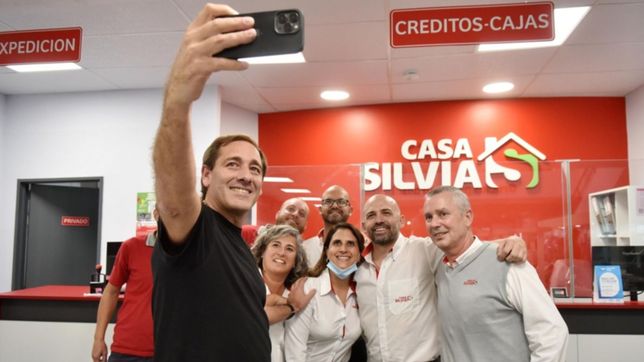 garro visito el nuevo local de casa silvia y celebro la llegada de inversiones a la plata