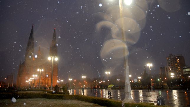 un meteorologo aseguro que las condiciones estan dadas para que nieve en la plata